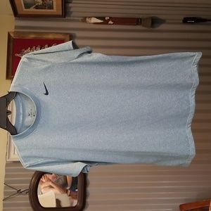 Nike women's large dri-fit short sleeve all polyester heather green tshirt EUC